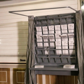 Una cabina de votació al Mercat del Ninot de Barcelona.