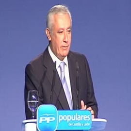 Arenas denuncia una "batalla" contra Rajoy