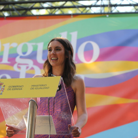 La ministra de Igualdad, Irene Montero, interviene durante la II edición de los Reconocimientos Arcoíris por el Día Internacional del Orgullo LGTBI, a 27 de junio de 2022, en Madrid.