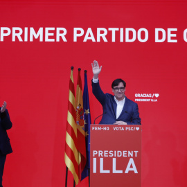 El líder del PSC, Salvador Illa, durant el tancament de la nit electoral després d'empatar en escons amb ERC i de superar els republicans en vots per la mínima.