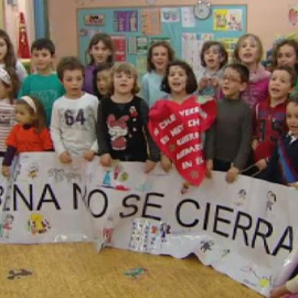 Padres y alumnos en pie de guerra por el cierre de colegios públicos