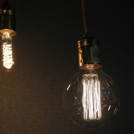 La factura media de la luz para un consumidor doméstico superó en septiembre de 2018 los 74,66 euros, 2,5 euros más que en el periodo anterior. / EUROPA PRESS