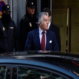 El juez prohíbe a Bárcenas salir de España