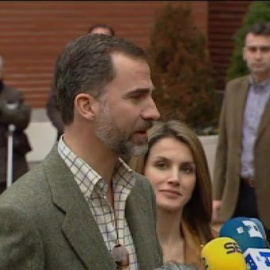 Don Felipe asegura que el Rey está "despierto" y "satisfecho" con la operación