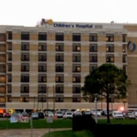 Aseguran haber curado de SIDA a una niña que nació con el virus