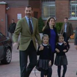 El Rey recibe la visita de sus nietas 