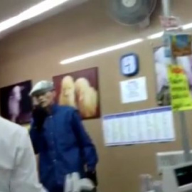 Graba a un ladrón con el móvil mientras le atracaba