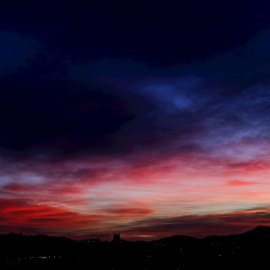 Vista del amanecer este martes sobre el monte Zorroaga de San Sebastián