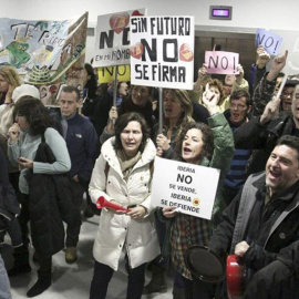 Concentración de trabajadores de Iberia contra el laudo