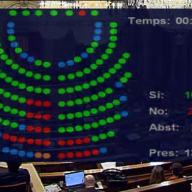 El Parlament aprueba una consulta negociada con Rajoy