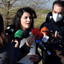 La diputada de Vox en el Congreso Macarena Olona, a su llegada este viernes al Centro Penitenciario Madrid VII, en la localidad de Estremera, donde ha acudido junto a otros compañeros de partido para entrevistarse con el excomisario José Villarejo