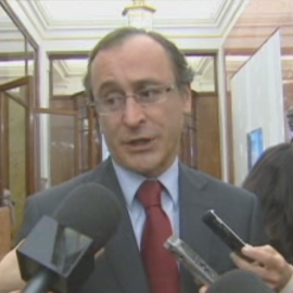 Alonso asegura que el Gobierno lleva un año "intentando cambiar la Ley sobre desahucios"