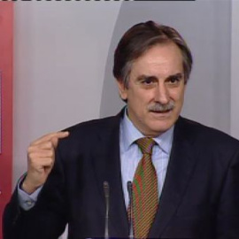 Valeriano: "35 decretos ley en los últimos 14 meses no es propio de un gobierno democrático"