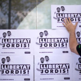 Carteles en defensa de la puesta en libertad de 'los Jordis'. EFE/Archivo