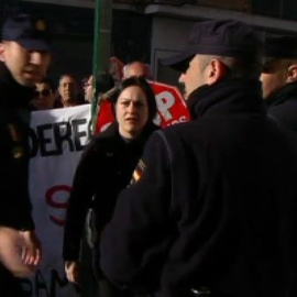 Stop Desahucios frena el desalojo a una mujer en Granada