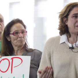 Colau pide la dimisión de Cifuentes por vincular a la PAH con ETA