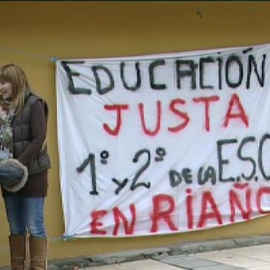 20 alumnos de Riaño se niegan a ser trasladados de colegio