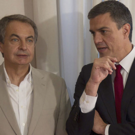 José Luis Rodríguez Zapatero y Pedro Sánchez, en Sevilla. / EFE