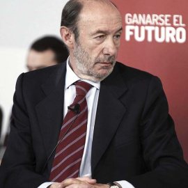 Rubalcaba propone que el Rey tenga el mismo estatus que los cargos públicos