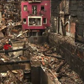 Incertidumbre entre los vecinos desalojados por el incendio de Bermeo