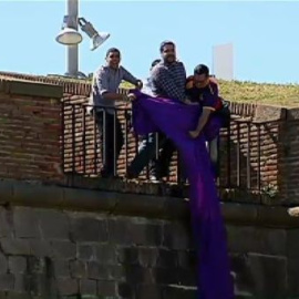 Tensión en el Castillo de Montjuic al desplegar una bandera republicana