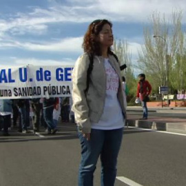 Profesionales y usuarios protestan en defensa de la sanidad pública madrileña