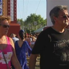 La Feria de Abril se llena de alegría, sevillanas, "rebujitos"