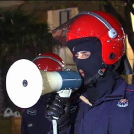 La Ertzaintza irrumpe en la acampada de San Sebastián y detiene a seis condenados