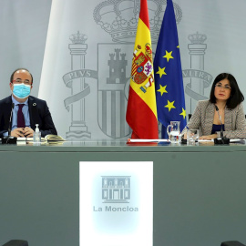 La ministra de Sanidad, Carolina Darias y el ministro de Política Territorial y Función Pública, Miquel Iceta, durante la rueda de prensa ofrecida tras la reunión del Consejo Interterritorial del Sistema Nacional de Salud, este miércoles en el Palaci