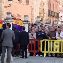Los Príncipes, abucheados en su llegada a la Universidad de Alcalá