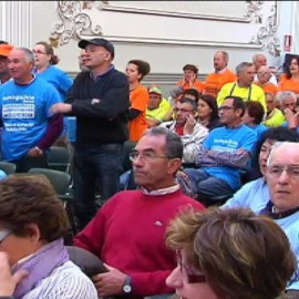 Los afectados por las preferentes suspenden el pleno de la Diputación de Pontevedra