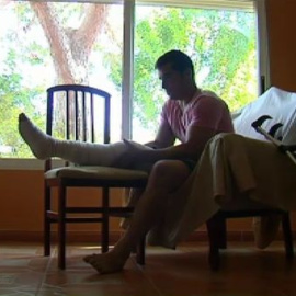 Retiran una prótesis a un joven valenciano por no poder pagarla