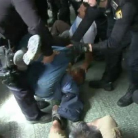Tensión en Alicante ante el desalojo de una familia cubana