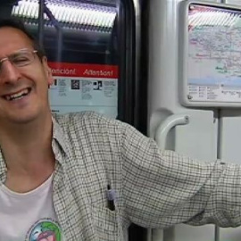 Risoterapia en el metro para alegrar el día a los usuarios. 