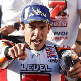 Marc Márquez celebra la victoria en Motegi que le convierte en campeón del mundo de MotoGP./EFE