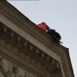 Greenpeace se encarama al Congreso