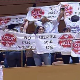 Desalojados del Senado los representantes de la PAH