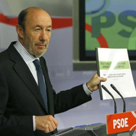 Rubalcaba centra en el empleo y en la reforma fiscal su plan de reactivación económica