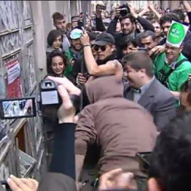 Primera asamblea en el edificio ocupado en Barcelona