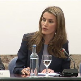 Doña Letizia: "No es lo mismo decir ayudas que rescate o reestructuración en vez de recortes"