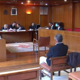 Un profesor se enfrenta a 54 años de cárcel por abusar presuntamente de 10 de sus alumnas