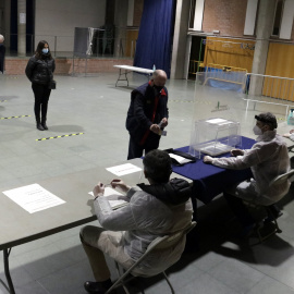 Simulacre de la votació a Sant Júlia de Ramis.