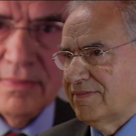 Alfonso Guerra: "Aznar se pone la capa de Drácula y sale a asustar a los españoles"