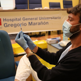 Imagen de archivo de un sanitario en el Hospital Gregorio Marañon.