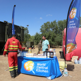 Vista de un puesto de la ONG World Central Kitchen, en la comarca de Tábara (Zamora).