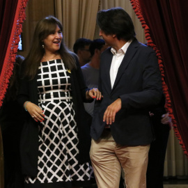 La presidenta del Parlament, Laura Borràs, amb el diputat de Junts Francesc de Dalmases, abans de la sessió de control al Parlament.