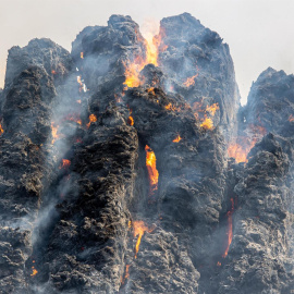 Fardos en llamas en los alrededores de la localidad riojana de Torrecilla sobre Alesanco (La Rioja), a 20 de julio de 2022.