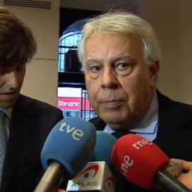 González compara a Aznar con los jarrones chinos