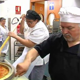 La llegada de las vacaciones escolares eleva el número de niños que se atienden en los comedores sociales.