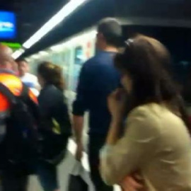 La "cazacarteristas" del metro de Barcelona impide escapar a unos ladrones
